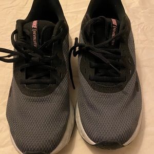 Nike athletic shoes only worn a few times